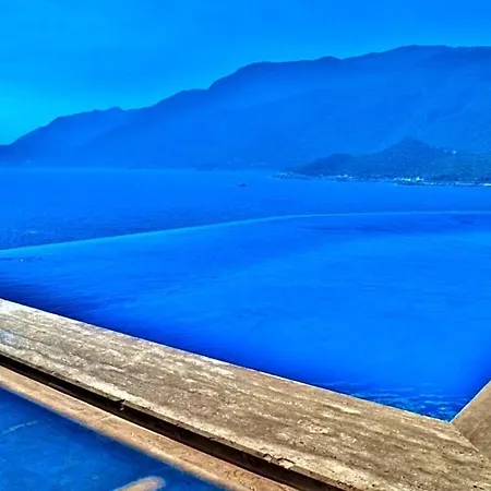 Yenikoy Sleeps 8 With Pool Air Con And Wifi Vilă