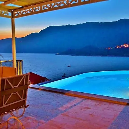 Vilă Yenikoy Sleeps 8 With Pool Air Con And Wifi *