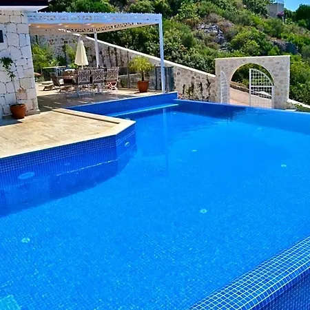 Vilă Yenikoy Sleeps 8 With Pool Air Con And Wifi *
