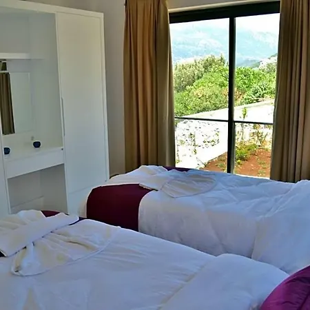 Yenikoy Sleeps 8 With Pool Air Con And Wifi